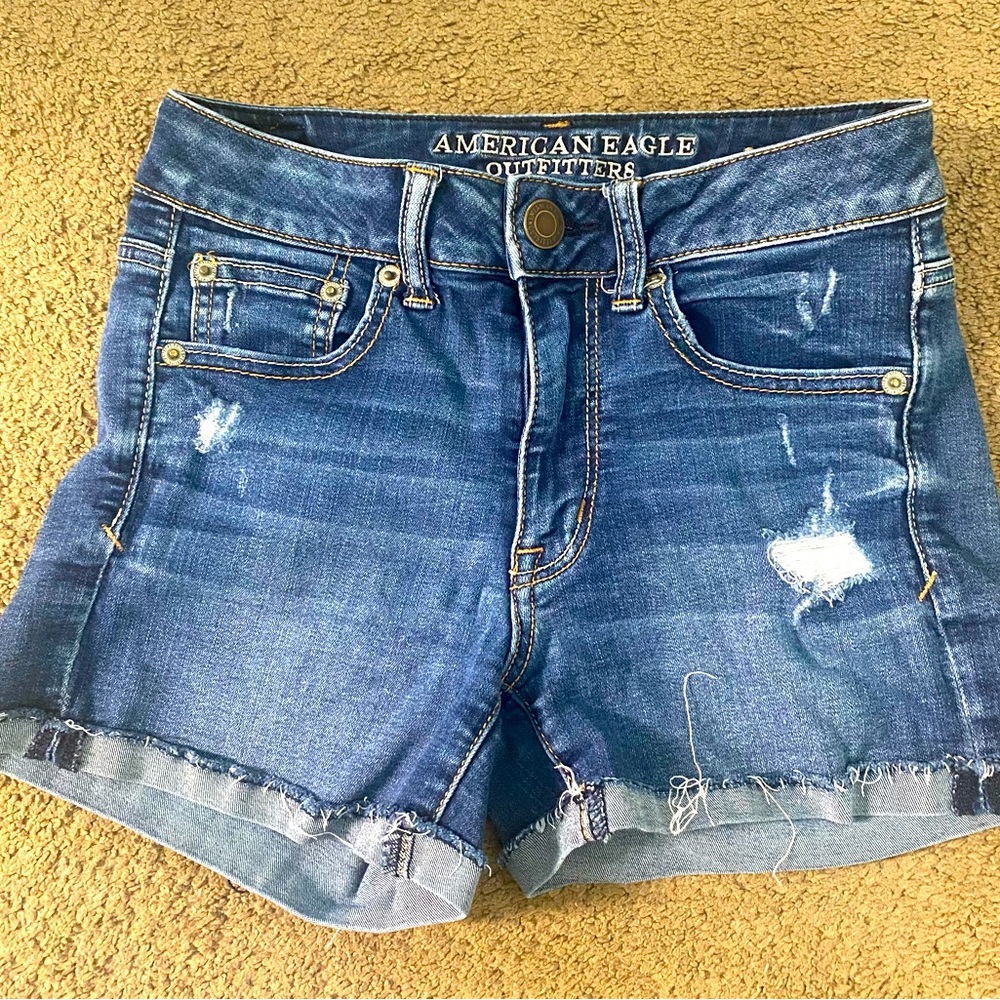 Ladies  American Eagle Super Stretch Size 2 Jean Shorts